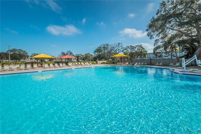 Building Photo - 2428 Columbia Dr