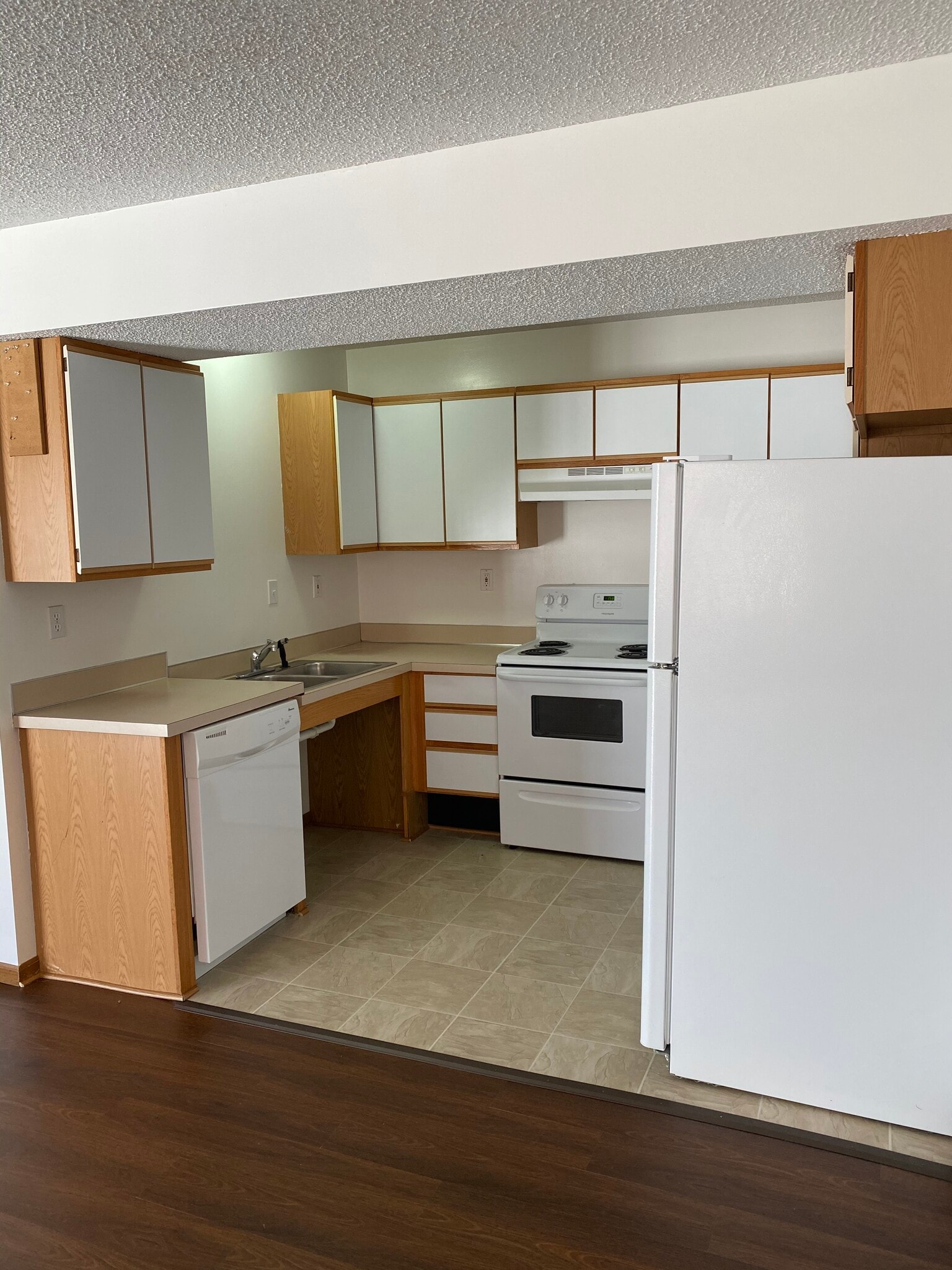 Kitchen - 1405 Moreland St