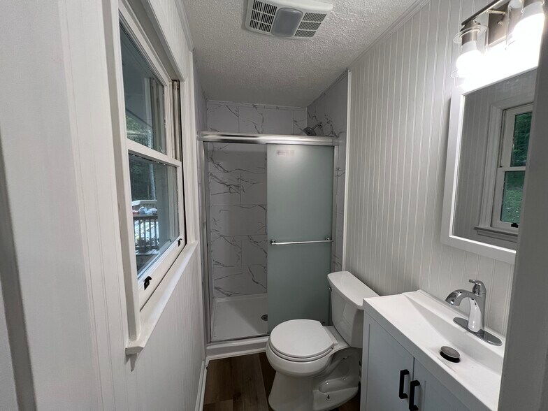Master bath - 54 Sam King Rd