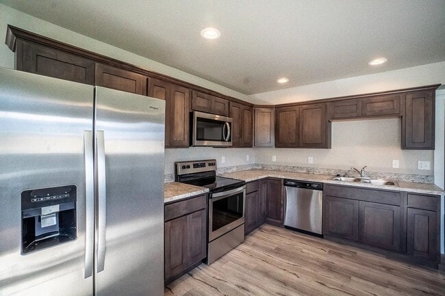 Building Photo - 3 bedroom, 2 bath Townhome in Belgrade