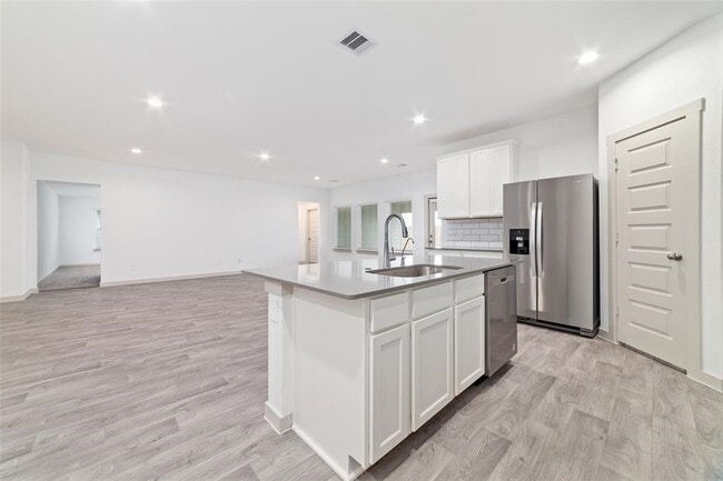 Building Photo - 7207 Sunbreeze Ln