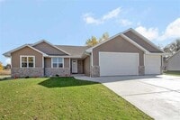 Building Photo - ***COMING SOON*** LAWNCARE INCLUDED! - 3 Bed 2 Bath Ranch Single Family Home