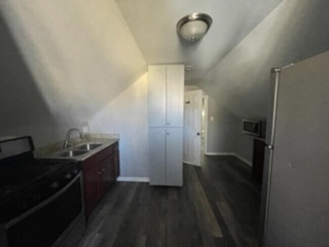 Building Photo - 608 Cooper Avenue - 1