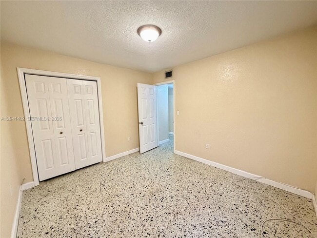 Building Photo - 911 NW 22nd Pl