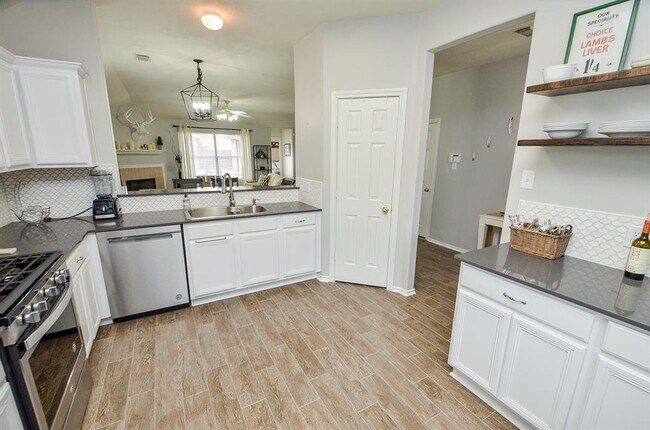 Building Photo - 24314 Leachwood Dr