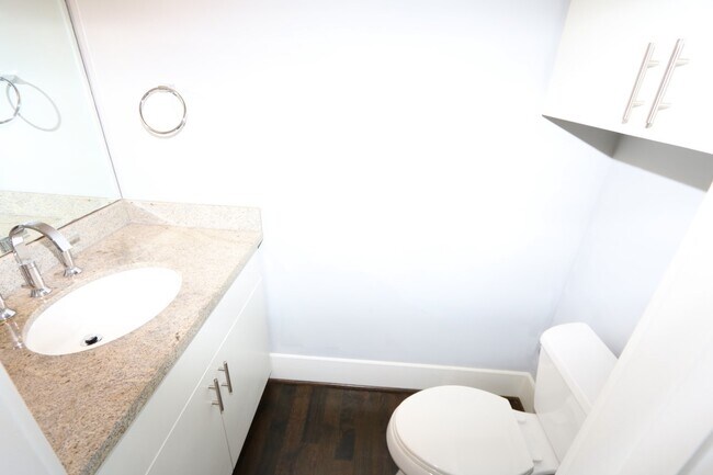 Building Photo - 2103 Hadley St