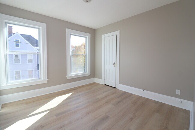 Building Photo - 154 Hawthorne Ave