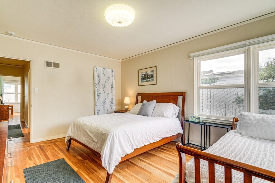 Building Photo - 510 S Murphy Ave