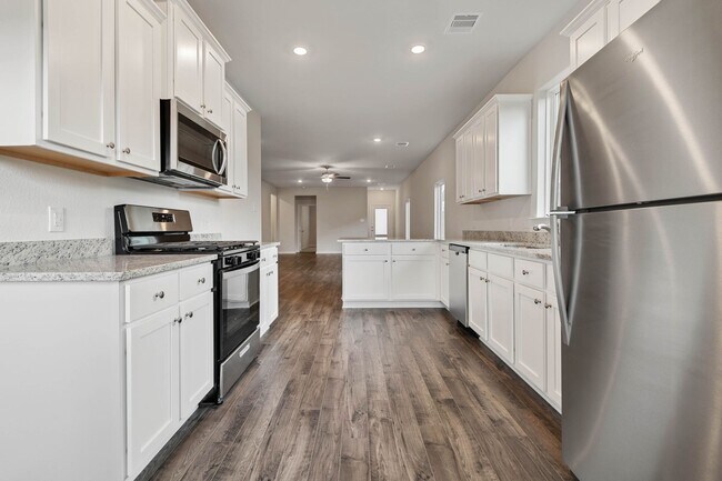 Building Photo - 15846 Berry Hl Dr