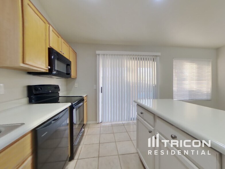 Building Photo - 10853 W Sands Dr