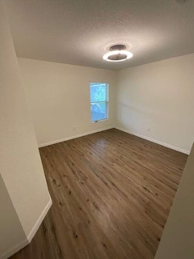 Building Photo - Oak Hill Plantation 3/2 NE Ocala Home