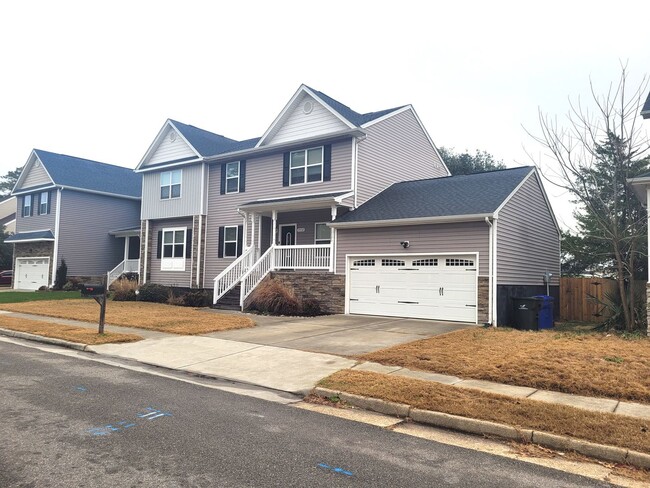 Building Photo - Stunning 4 Bedroom, 2.5 Bath Home Just 3 Blocks to Chesapeake Bay
