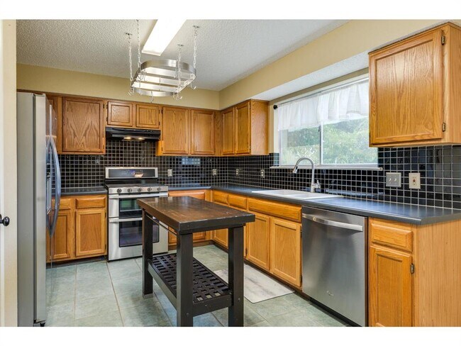 Building Photo - 3912 Lemos Dr