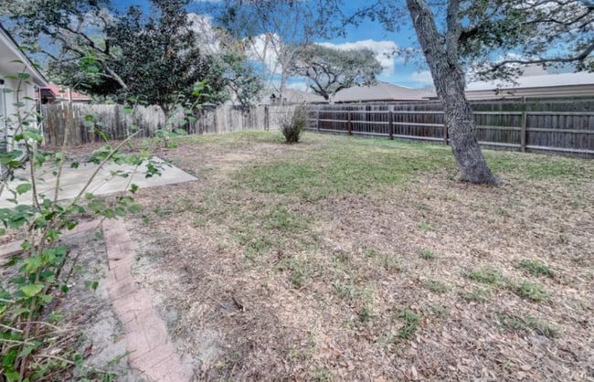 Building Photo - 2094 Ridgewood Cir