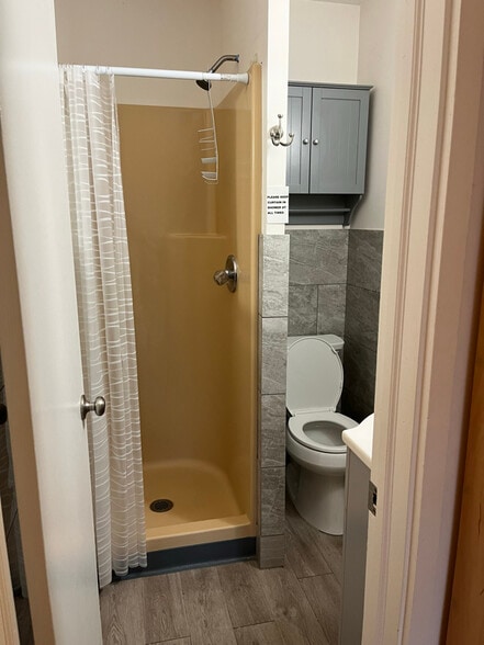 Building Photo - 246 Cottage Ln