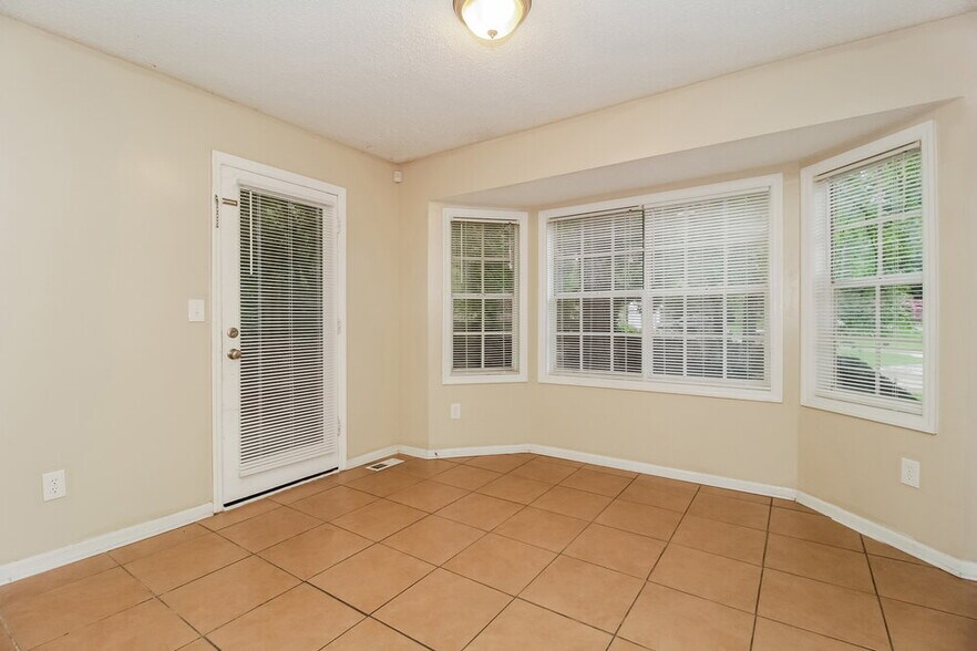 Building Photo - 3230 Westview Terrace