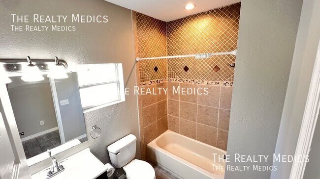 Building Photo - 3297 Tallwood Dr