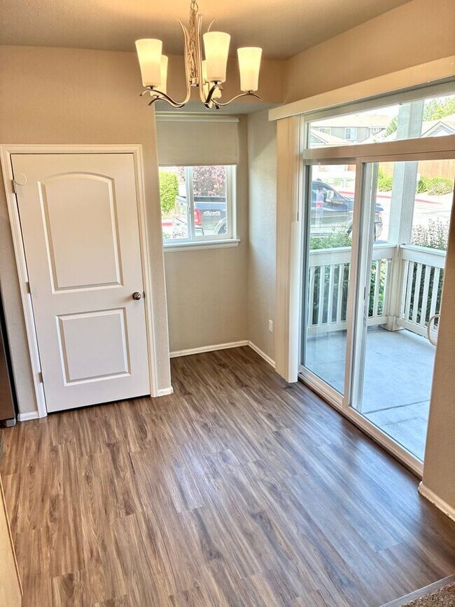Building Photo - ***2 WEEKS FREE***West Greeley Spacious Townhome With New Carpet!
