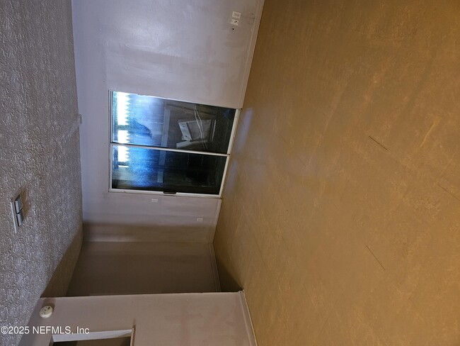 Building Photo - 1200 Bretta St