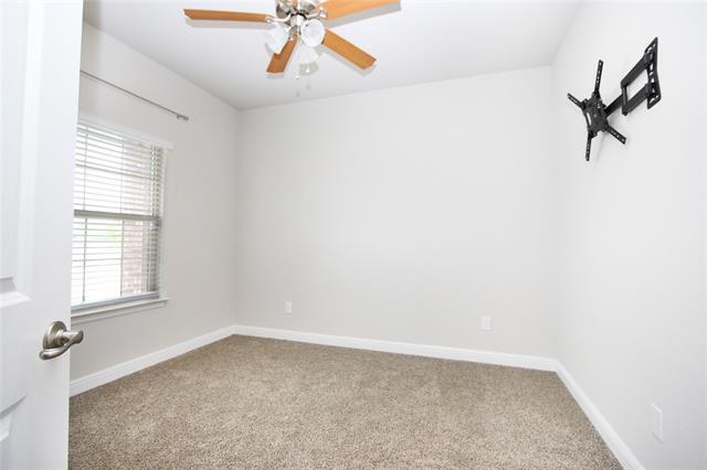 Building Photo - 2405 Moon Rnch