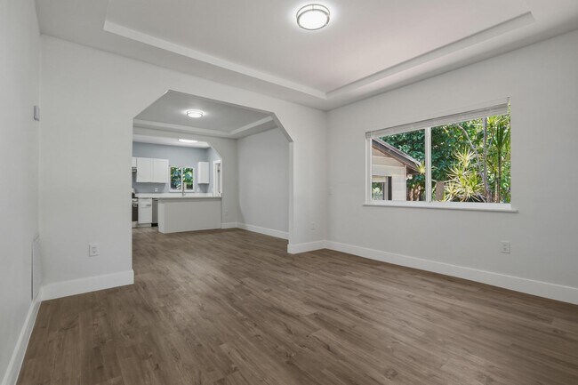 Building Photo - 12980 NE 10th Ave