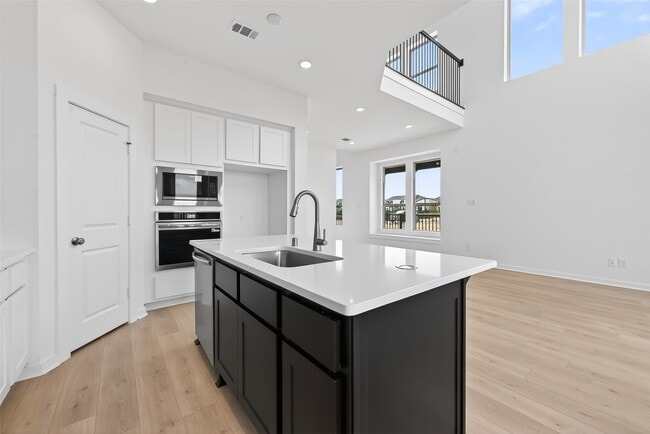 Building Photo - 16739 Lake Austin St