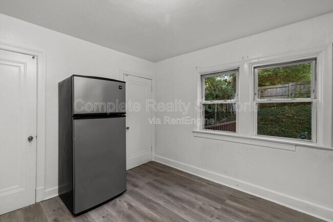 Building Photo - 147 Chambers Rd