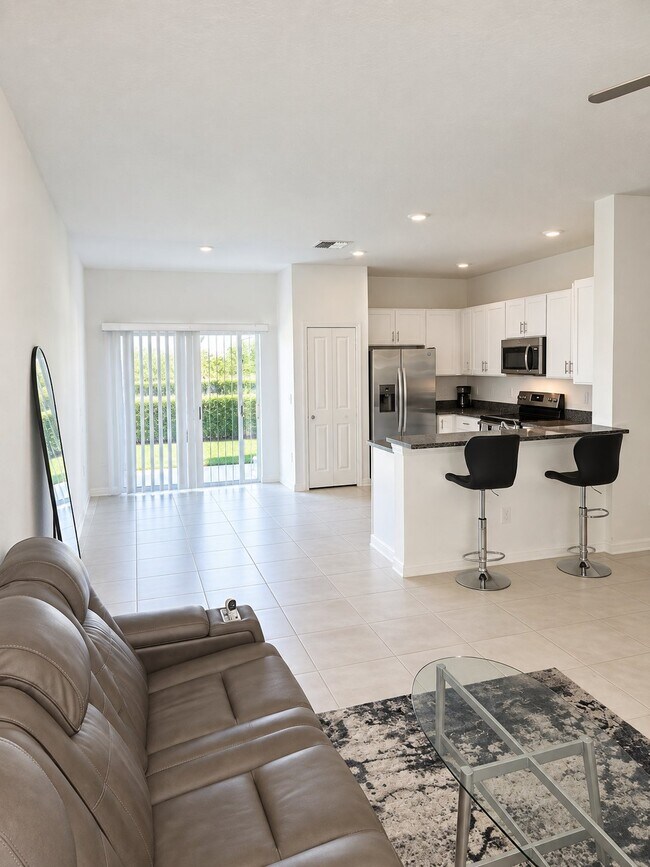 Building Photo - 6100 Acara Ln