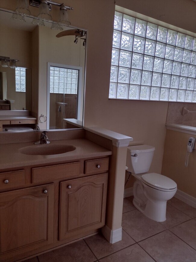 Building Photo - 592 Dowling Cir
