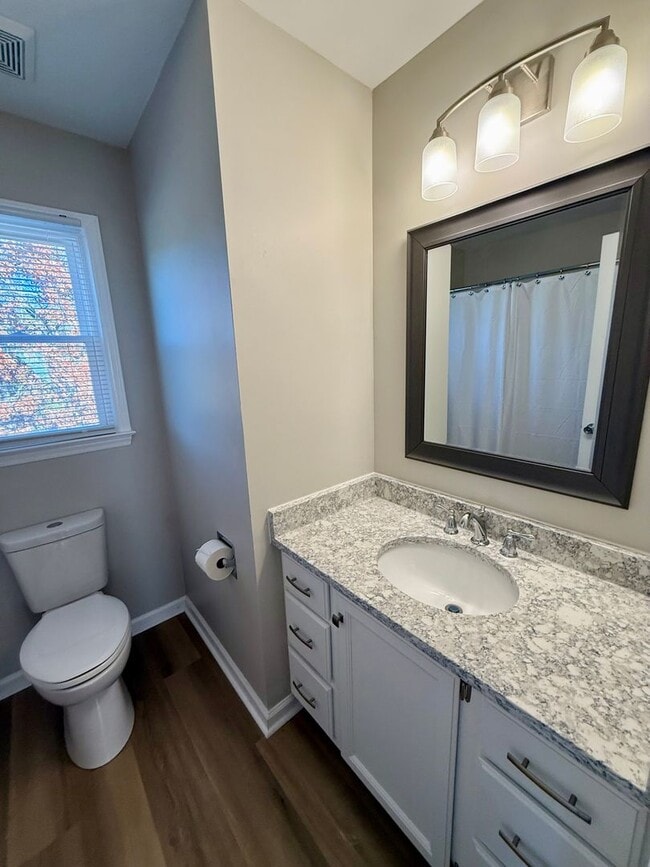 Building Photo - Three bedroom, 2 bath house in Elon