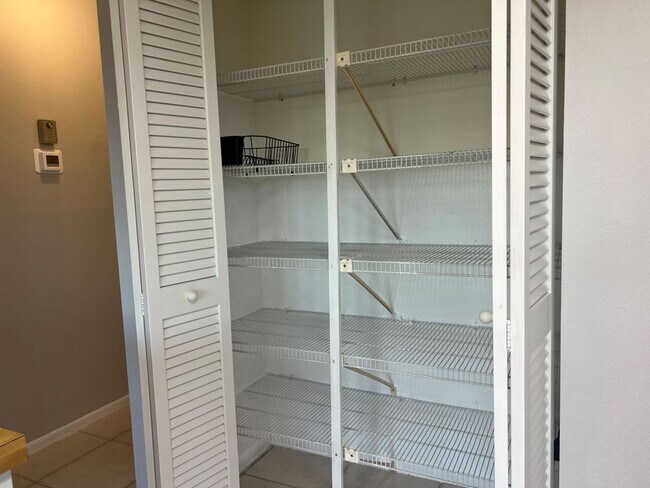 Building Photo - Lovely Lakefront Pinebrook South Home for Annual Rental