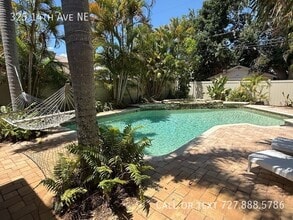 Building Photo - 325 14th Ave NE