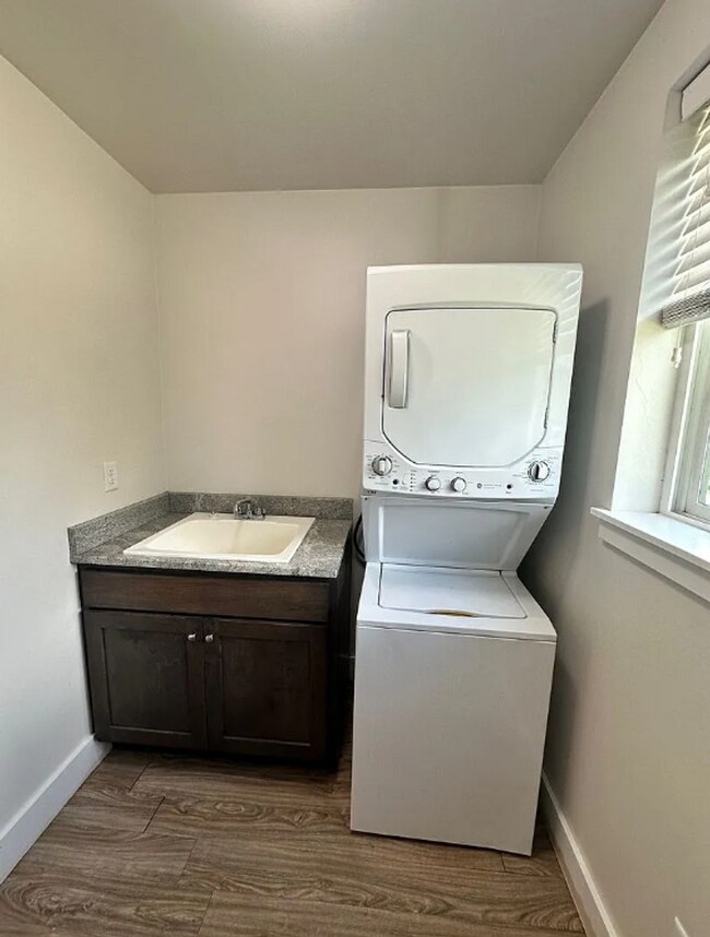 Building Photo - 365 N Ferguson Ave