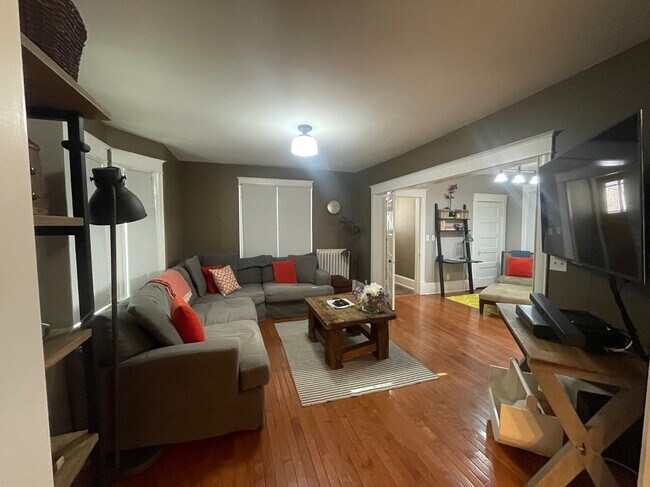 Building Photo - 4453 York Ave S