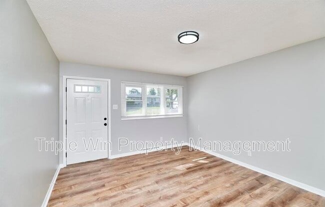 Building Photo - 10531 Fabick Dr