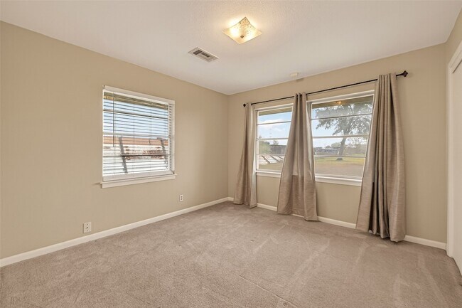 Building Photo - 10645 Oak Brook Dr