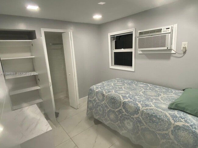 Building Photo - 2242 Polk St