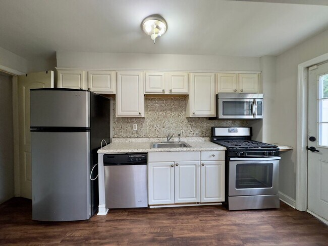 Building Photo - 5615 Belle Ave