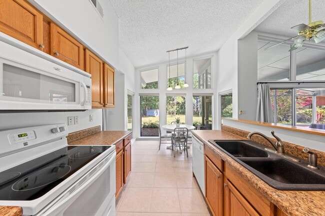 Building Photo - 111 McEwen Dr