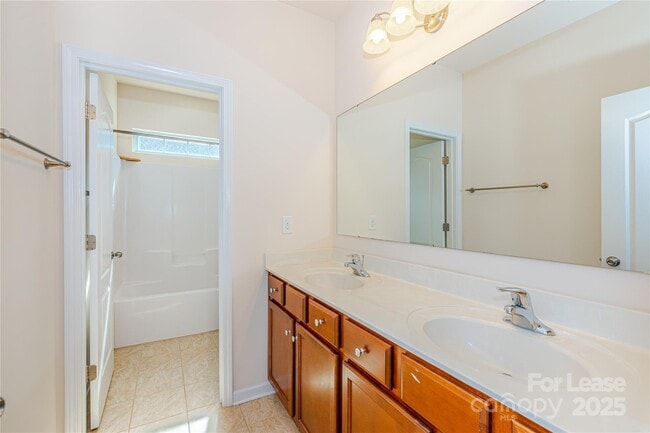 Building Photo - 2624 Snap Dragon Dr