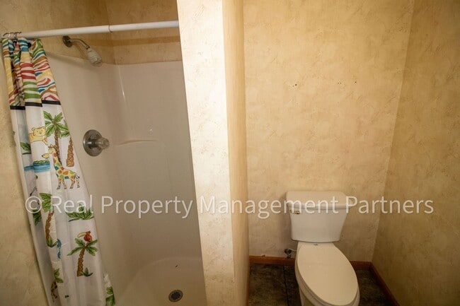 Building Photo - Forest Hills 3 Bed Townhome with Garage, Pond View and Some Utilities Included