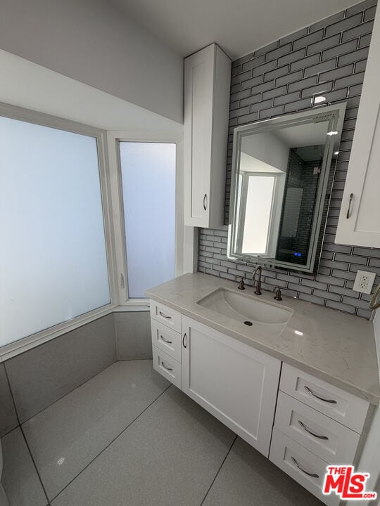 Building Photo - 3565 Multiview Dr