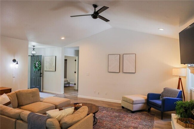 Building Photo - 22 Penrith Dr