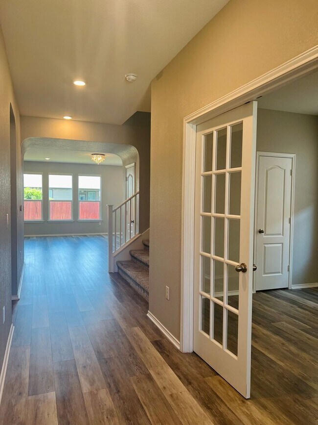 Building Photo - Tech Ridge Area Gem – Nearly 3,000 Sq Ft o...