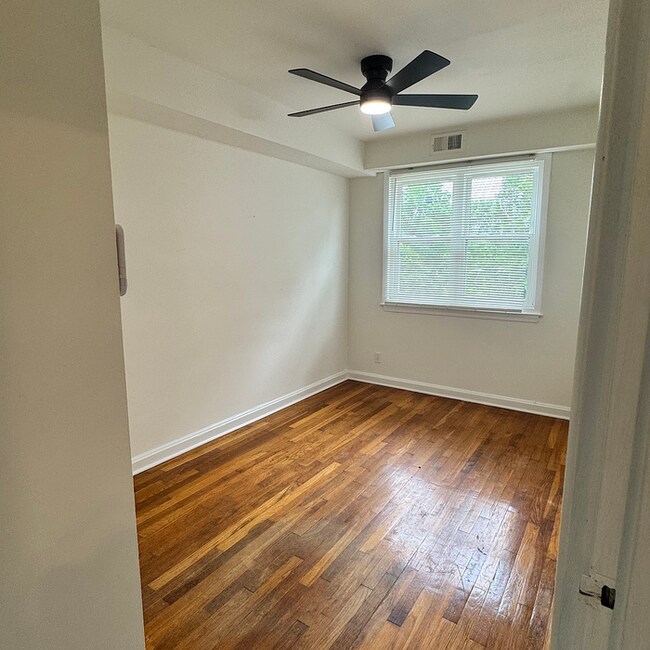 Building Photo - 3 Bedroom Middle River
