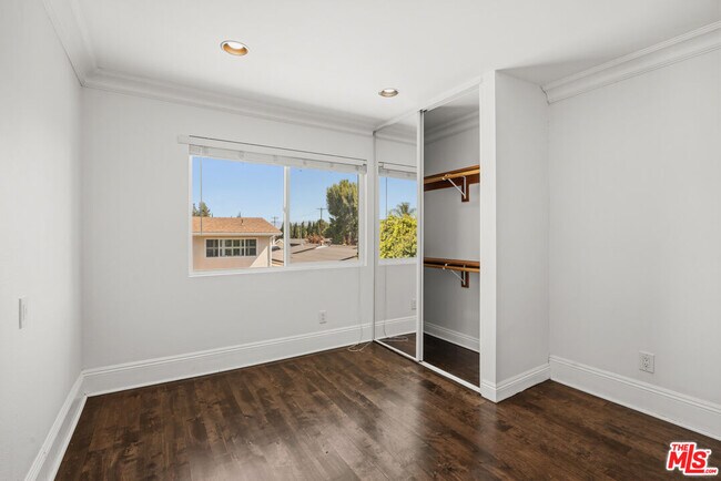 Building Photo - 18113 Bromley St