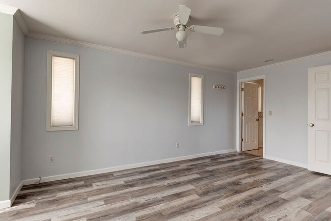 Building Photo - Spacious 2-Story Split-Level Home with Wat...