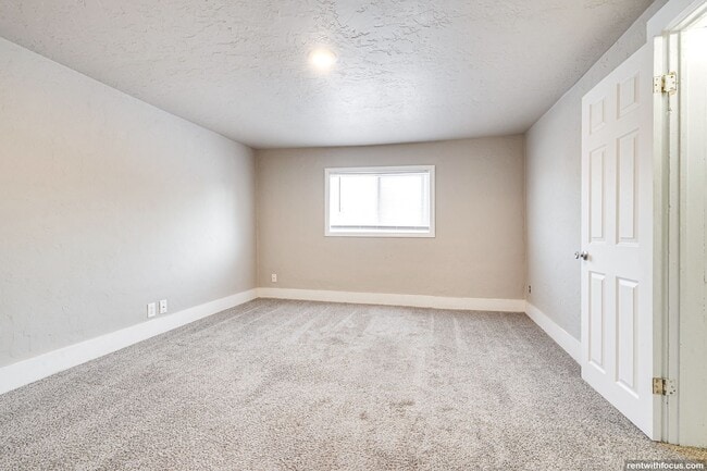 Building Photo - 1350 Manitowoc Rd