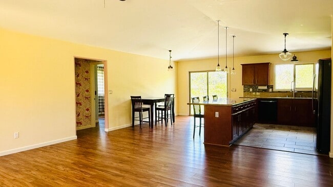 Building Photo - Spacious Volcano Home for Long-Term Rent