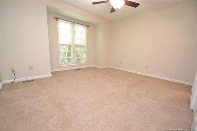 Building Photo - 121 Planetree Ln